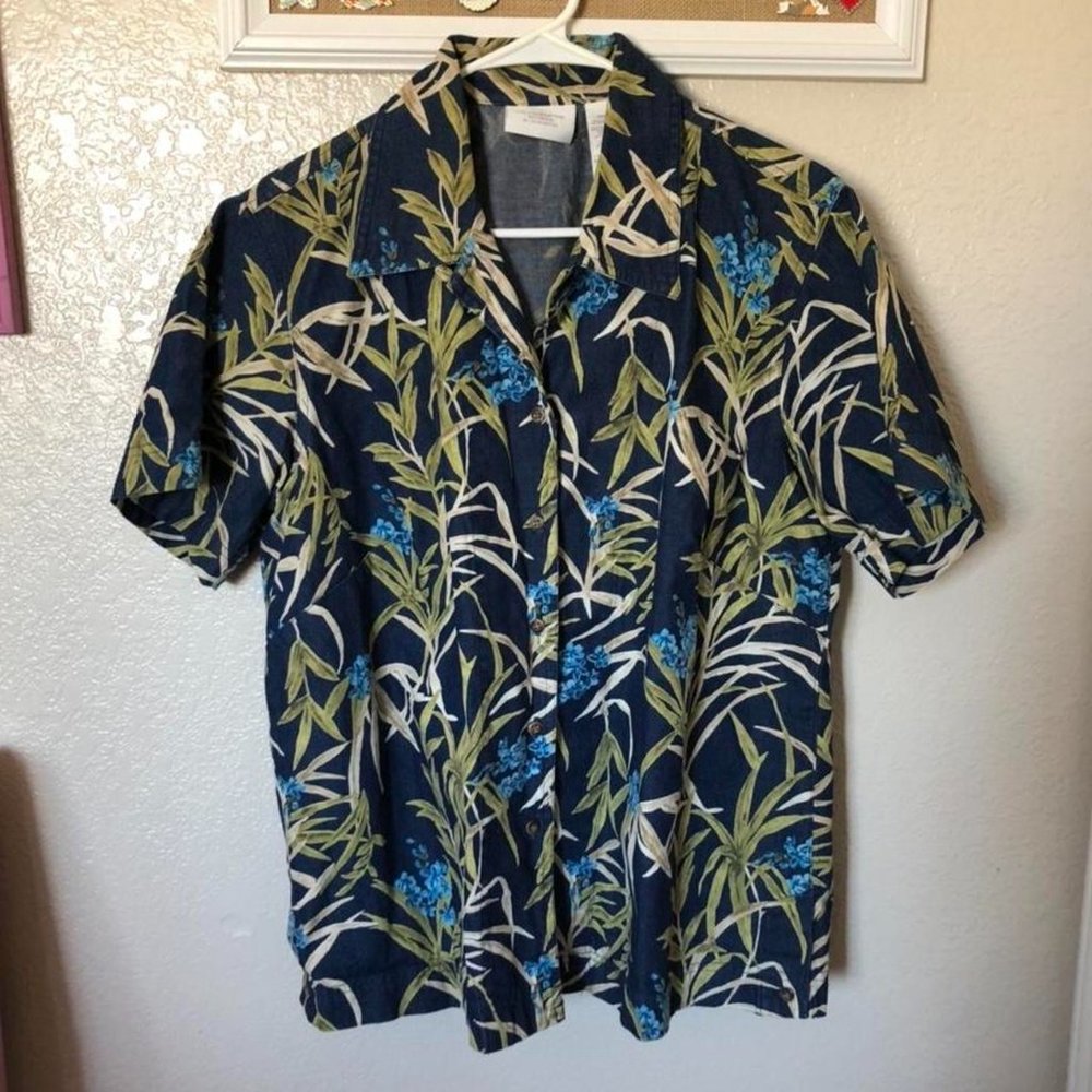 4/$30 🌈 Tropical styled button up by Liz Claiborne!